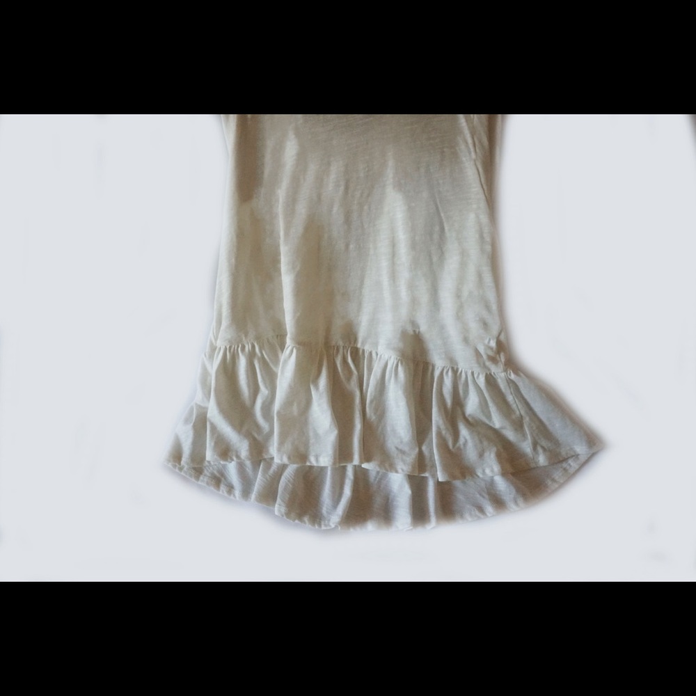 AQUA Cream Sleeveless Ruffle Bottom Tee